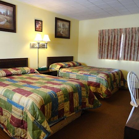 Hillside Inn פמברוק מראה חיצוני תמונה