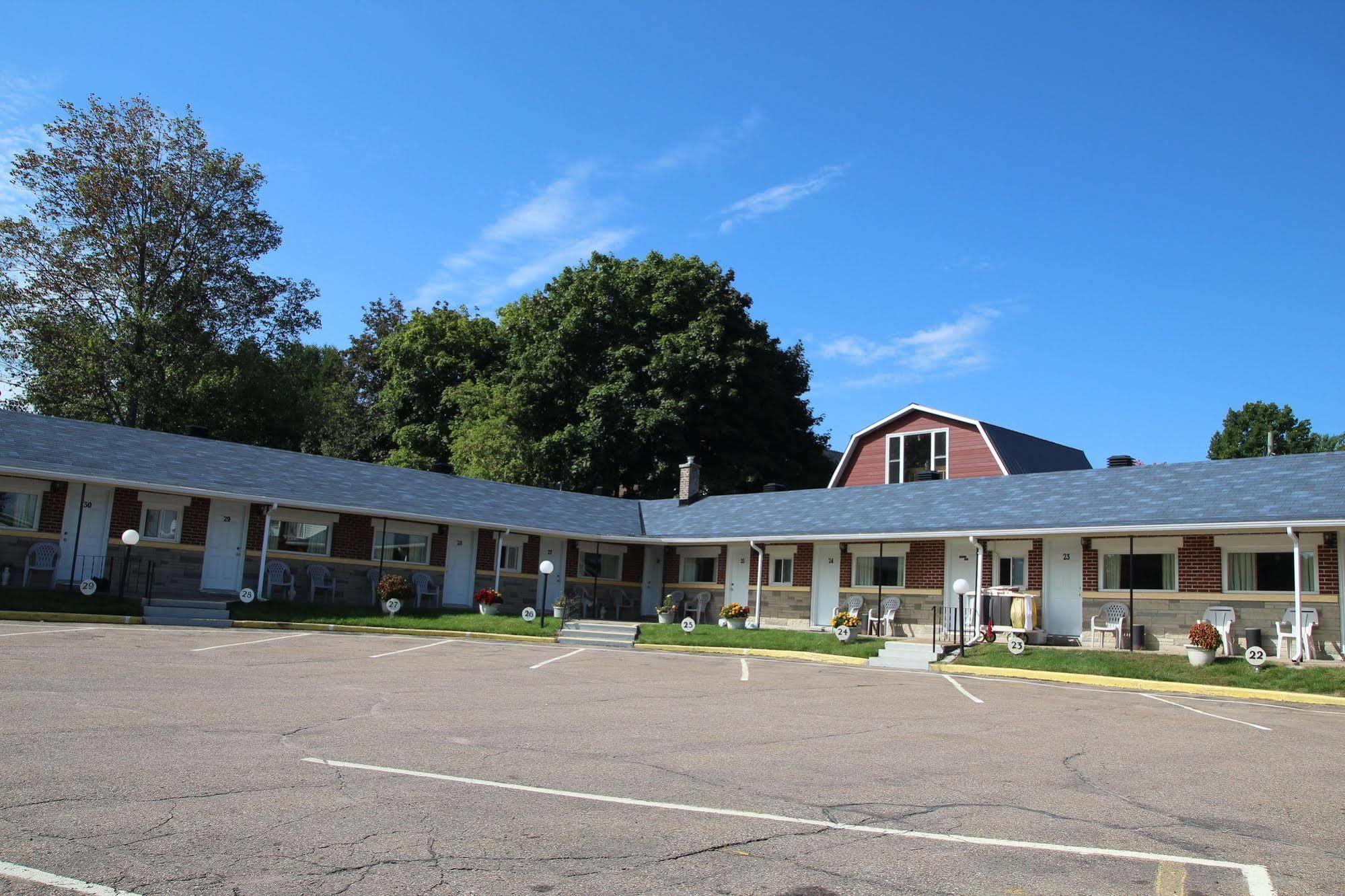 Hillside Inn פמברוק מראה חיצוני תמונה
