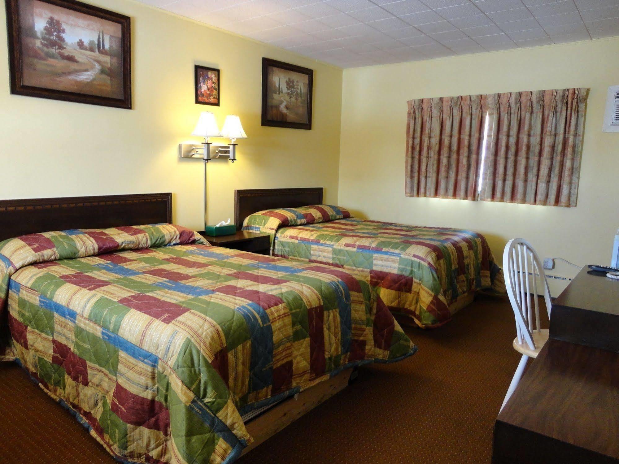 Hillside Inn פמברוק מראה חיצוני תמונה
