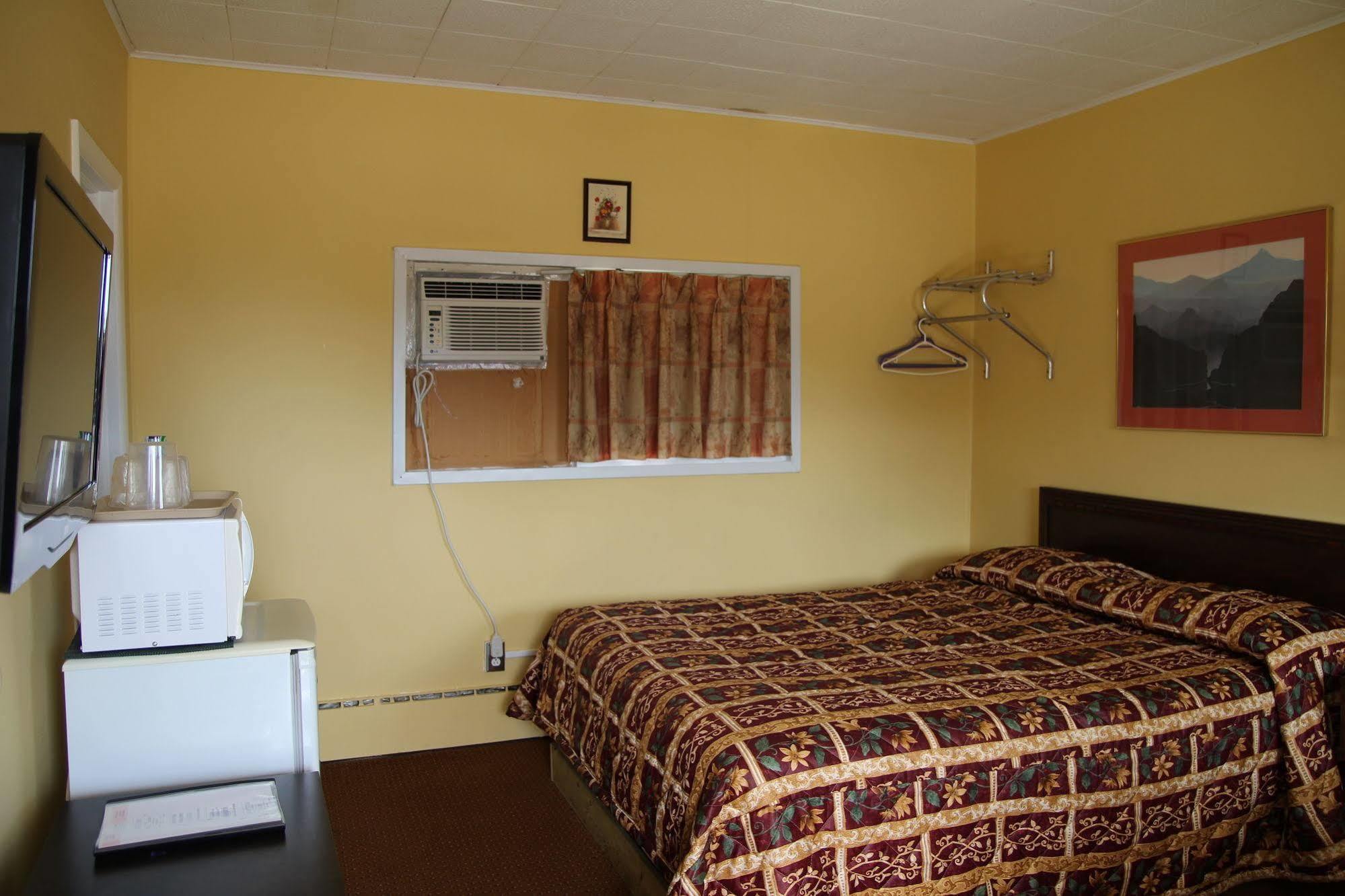 Hillside Inn פמברוק מראה חיצוני תמונה