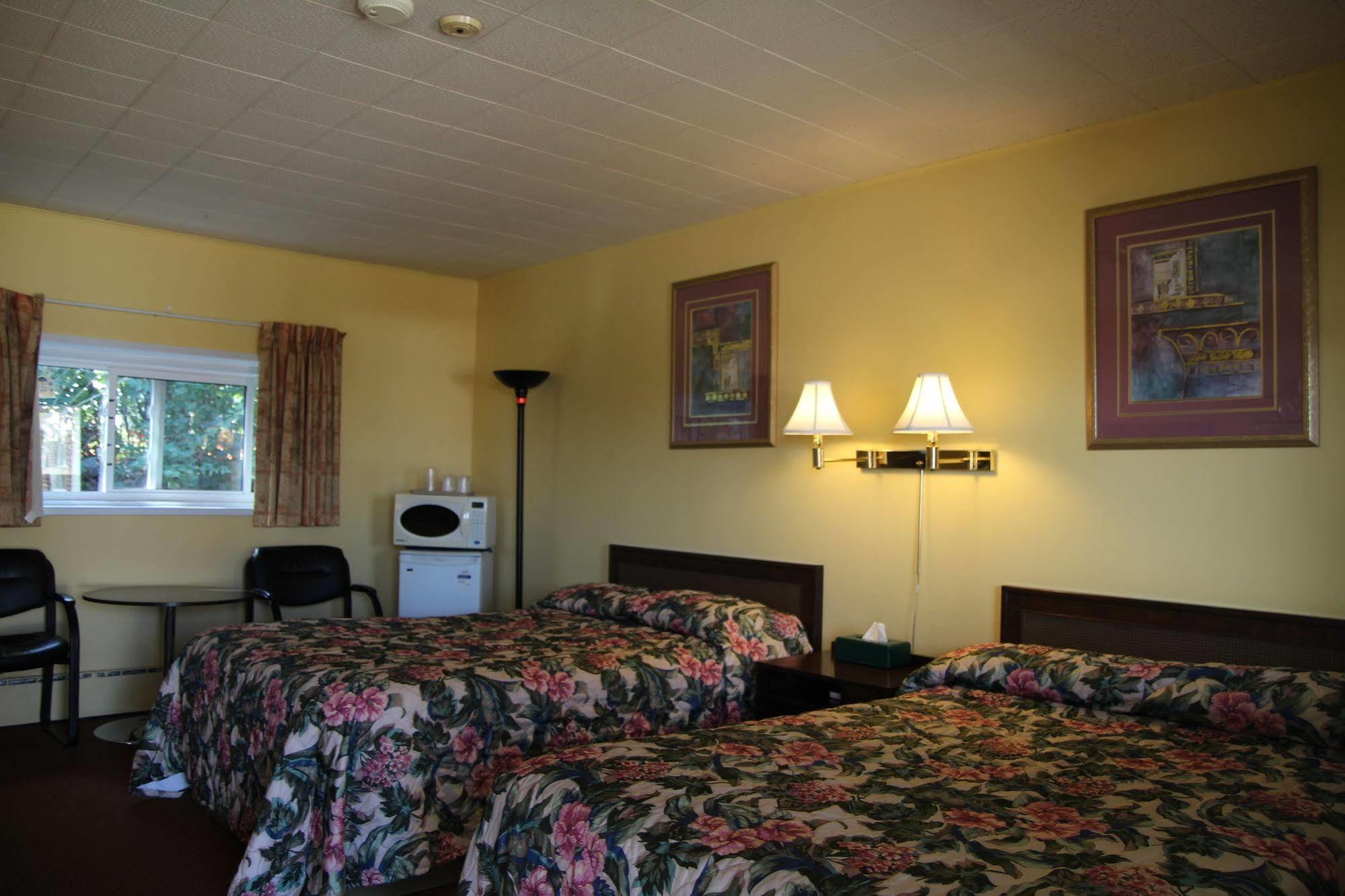 Hillside Inn פמברוק מראה חיצוני תמונה