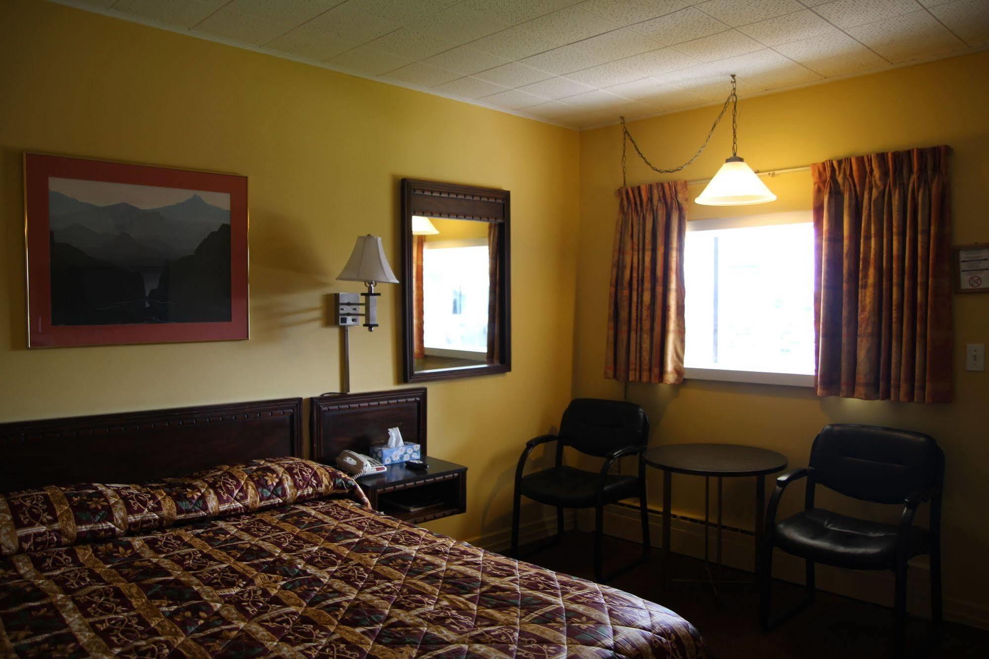 Hillside Inn פמברוק מראה חיצוני תמונה