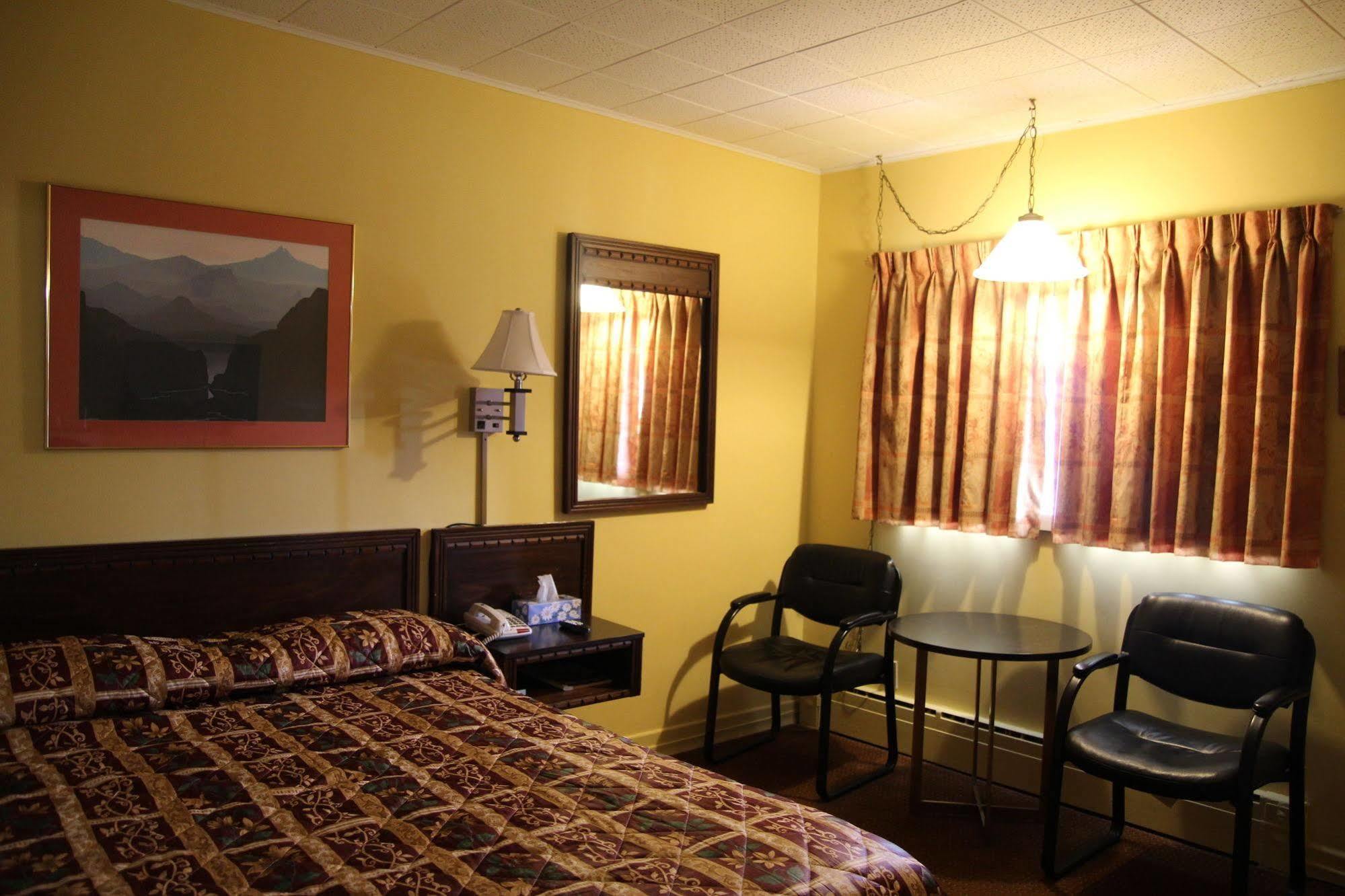 Hillside Inn פמברוק מראה חיצוני תמונה